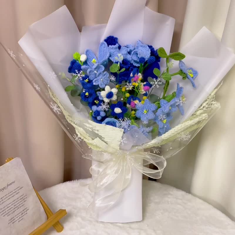 Handmade full blue flower decoration bouquet - customizable color Father's Day wedding favors Graduation commemoration - ช่อดอกไม้แห้ง - งานปัก สีน้ำเงิน