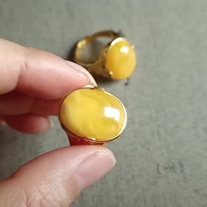 【璃菲】天然雞油黃滿蜜琥珀蜜蠟純925純銀鍍金高級感活口指環 - 戒指 - 寶石
