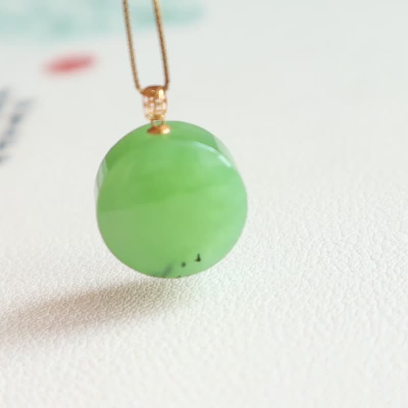 18k金鑲嵌 天然和田玉碧玉無事牌吊墜獼猴桃料顏色翠綠平安喜樂 - 項鍊 - 玉石