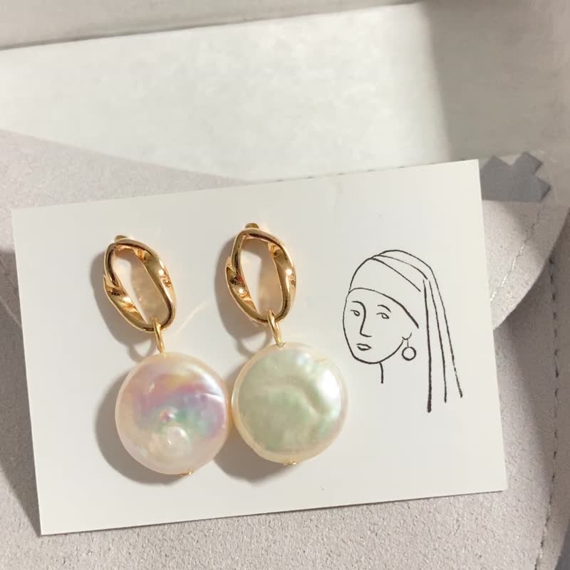 L'Opera Freshwater Button pearl earrings - Earrings & Clip-ons - Pearl Gold
