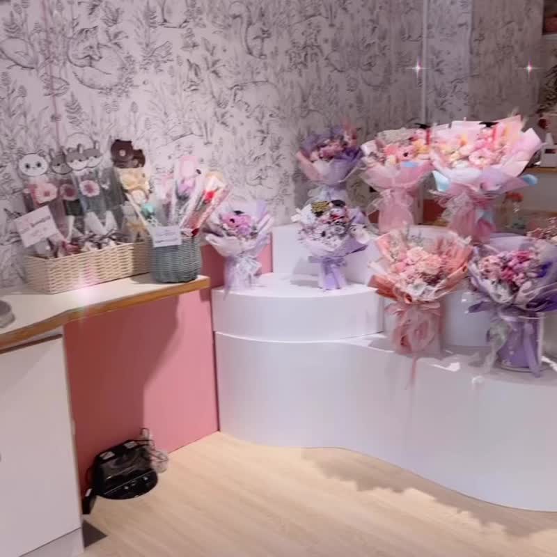 經典繽紛太陽花畢業花束 向日葵 畢業熊 喜滋滋太陽花畢業花束 - 乾燥花/永生花 - 植物.花 多色