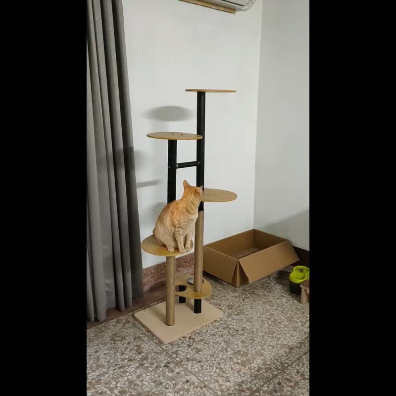 台湾で作られたデザインの猫のジャンプ台 バーチ合板のディスプレイスタンド ボウルラックと磁気ボウルのリネン猫の引っ掻き布付き - キャットタワー・爪とぎ - 金属 