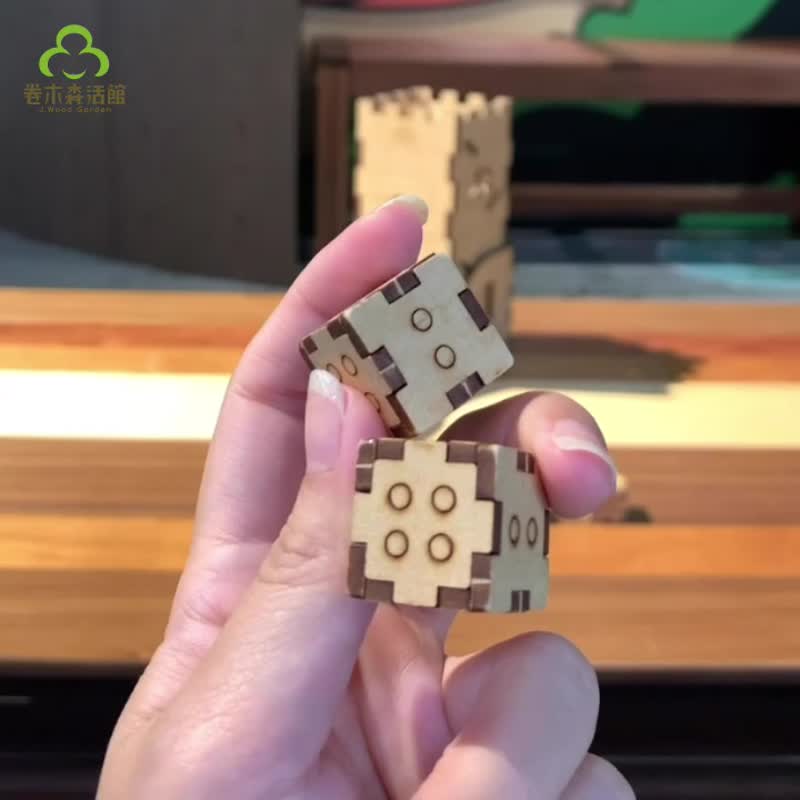 [Handmade DIY] Dice tower with mallet for children to play board games Eighteen Beans wooden toy - Wood, Bamboo & Paper - Wood Brown
