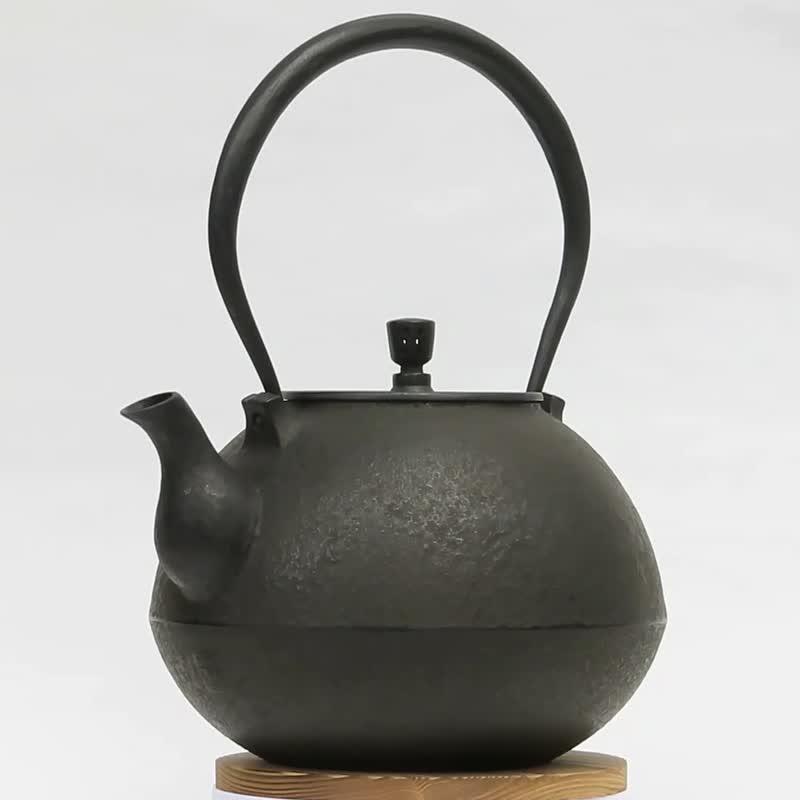 Nanbu tekki Gen Kuzumaki's handmade cast iron kettle HIbiki 2L - Teapots & Teacups - Other Metals 