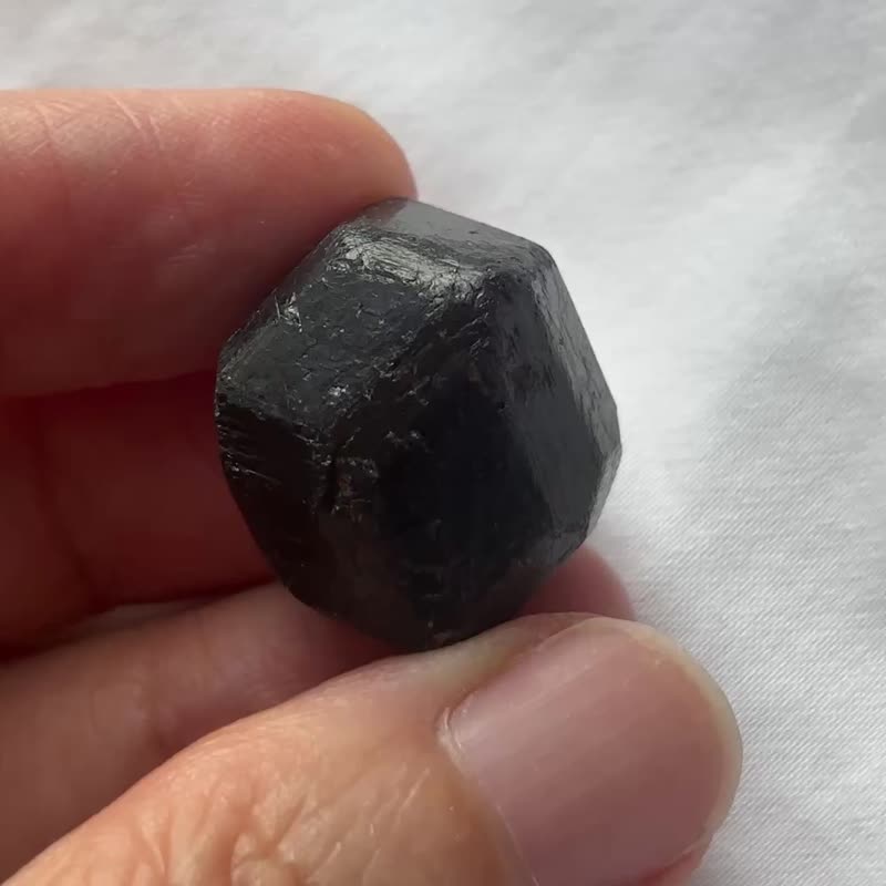 天然大顆粒 酒紅色 石榴石 原石 原礦 礦標 擺件 - 擺飾/家飾品 - 水晶 紅色