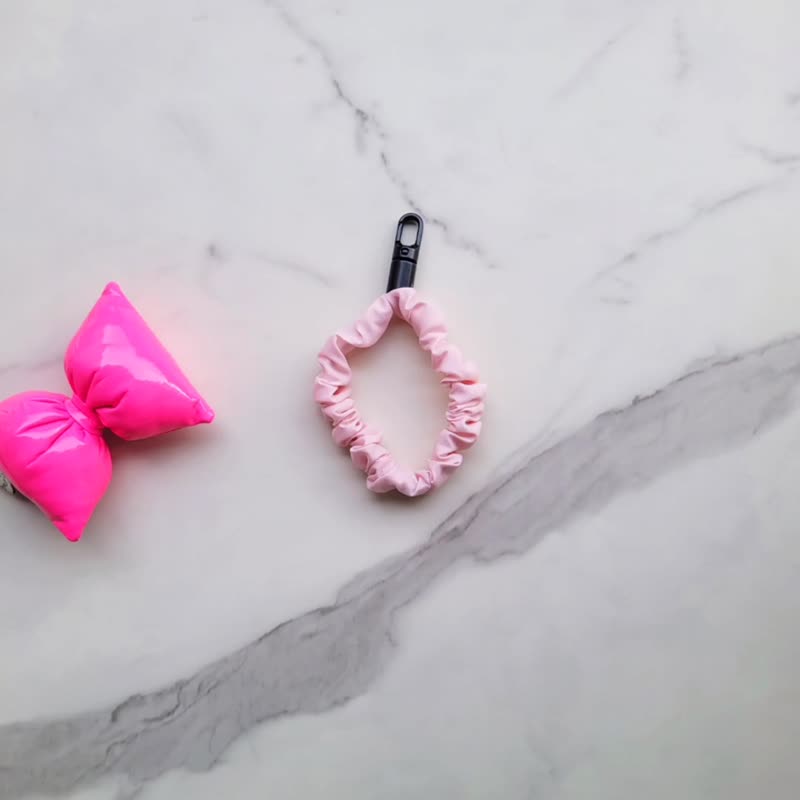 彈性可調節可拆式蝴蝶結手腕掛繩 手機手腕繩 手腕繩 5色 淡奶油 - 手機掛繩/背帶 - 其他人造纖維 白色