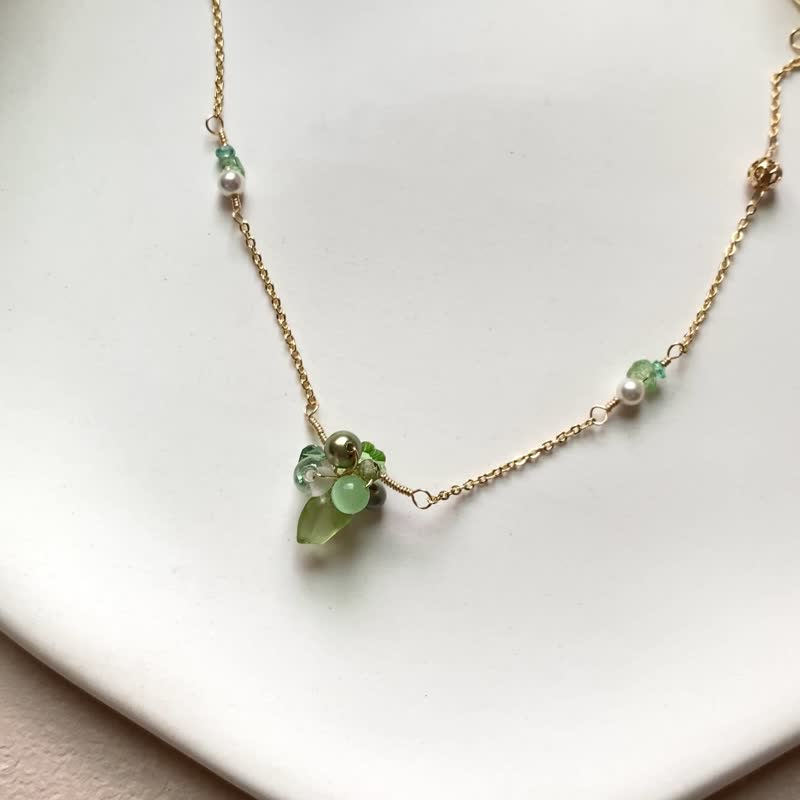 [Kimiko Handmade Jewelry] May Birthstone Series Green Natural Stone Small Fresh Style Bracelet - Bracelets - Semi-Precious Stones Green