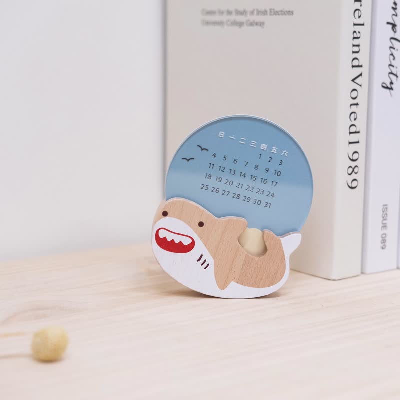 【過好日萬年曆-自在鯊魚】無時效年曆 / 辦公小物 - 日曆/月曆/年曆 - 木頭 多色
