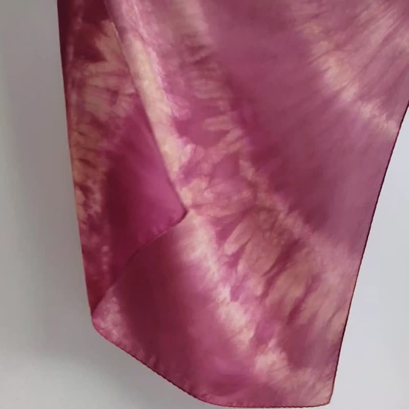 Graduation gift handmade plant-dyed pink and orange sfumato silk scarf-Mi original plant-dyed silk scarf cultural creation - Scarves - Silk Pink