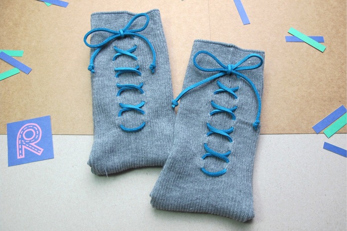 Blue tie-up ribbons gray socks
