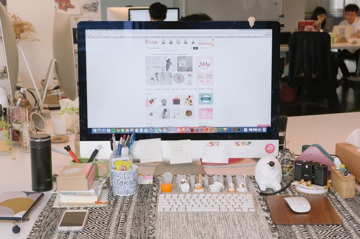 Desk Goals Declutter Decorate Your Office Desks With Pinkoists