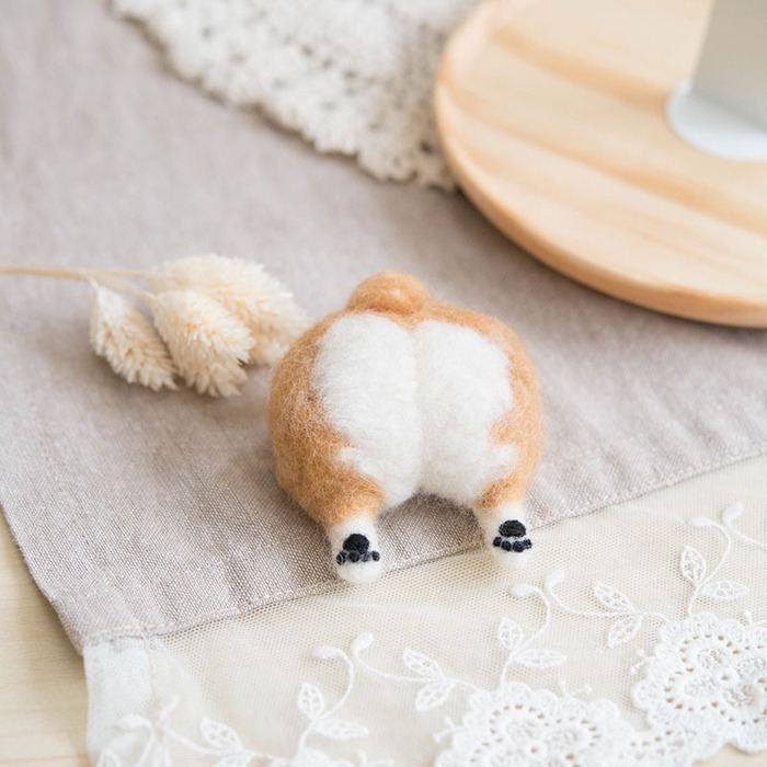 Corgi butt pin DIY