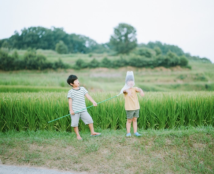 Hideaki Hamada's photography work on his sons Haru and Mina