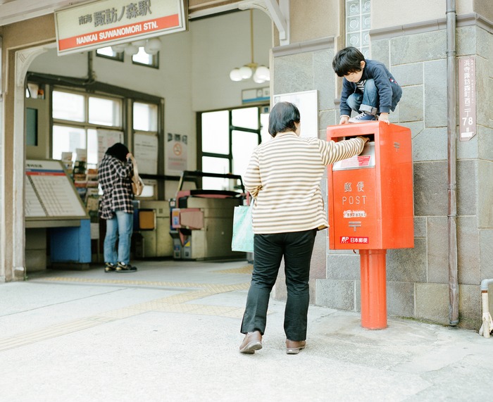 Hideaki Hamada's photography work on his sons Haru and Mina