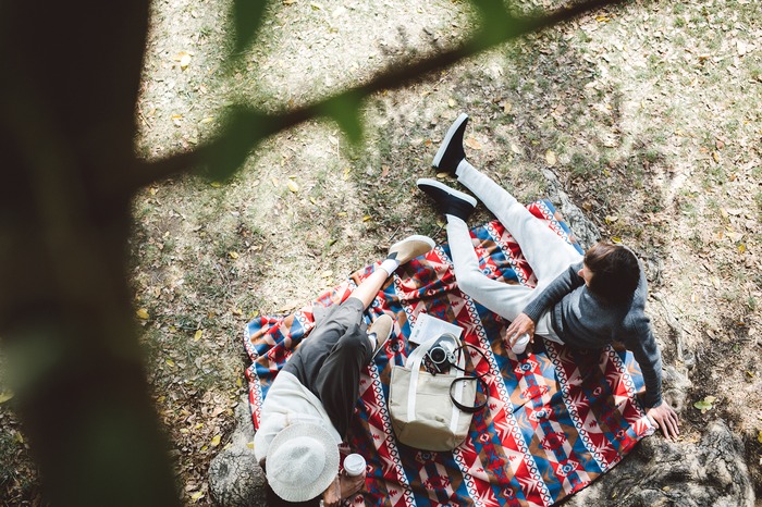 Hideaki Hamada's photography work: top-down view cozy blanket under the tree