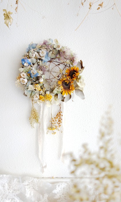 Sunflower theme dried flower dreamcatcher from Yuna Style