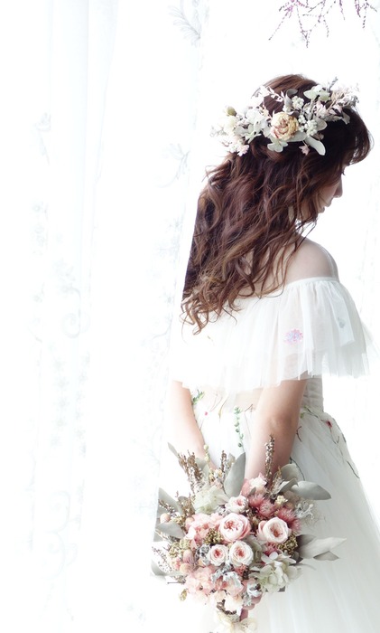 Yuna Style dried flower crowns and bridal style