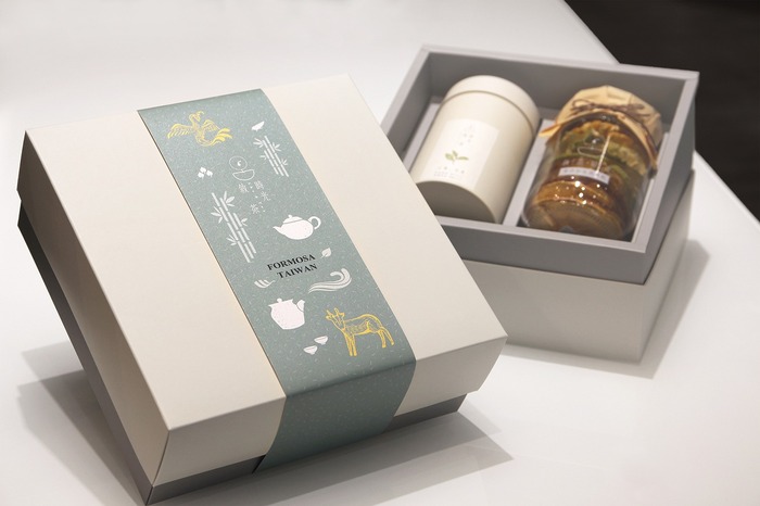 Jinxuan oolong tea and dried fruits gift set