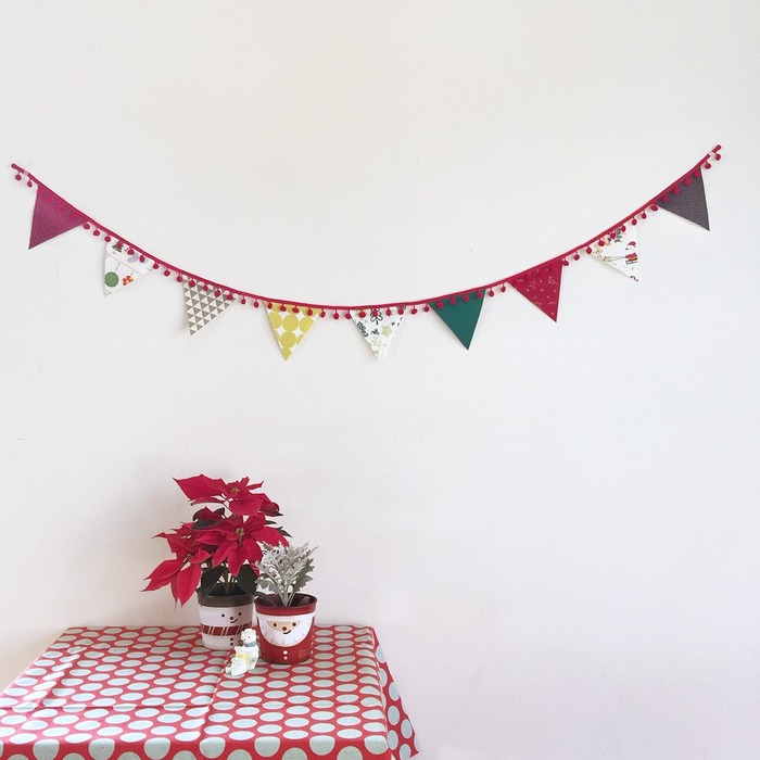 A minimal Christmas garlands, planter and desk decoration