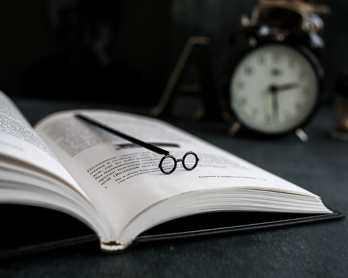 Harry Potter's round glasses in bookmark