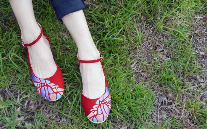 chinese embroidered shoes