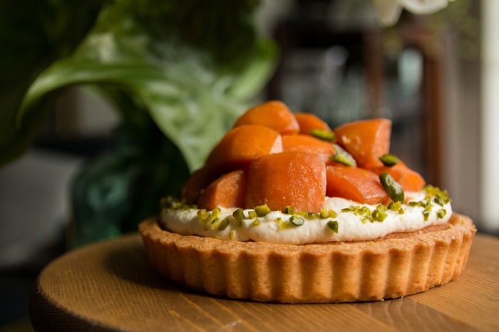 Holiday dessert: persimmon cream cheese tart