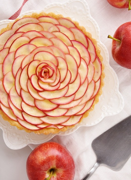 Holiday dessert: apple tart shaped like flower