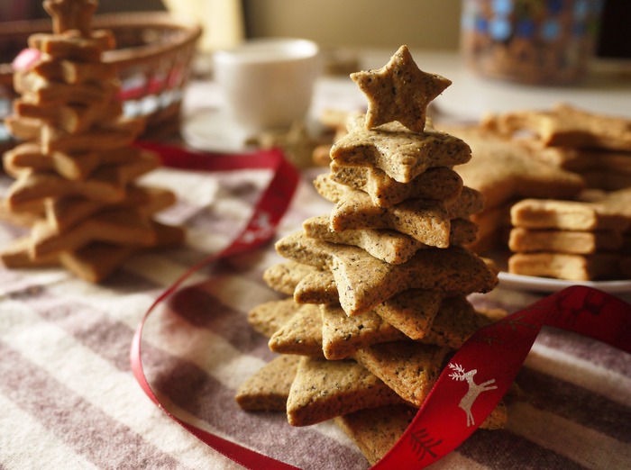 Holiday dessert: star cookies to DIY into a Christmas tree