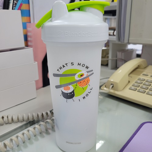 Blender Bottle X Bu2ma【Classic V2】Shaker Bottle Perfect for Protein Shakes  20oz - Shop blender-bottle Pitchers - Pinkoi