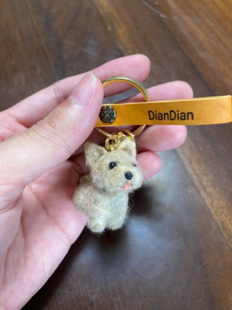 羊毛フェルトキーホルダー ハンドメイド 犬 トイプードル オーダーメイド ダックス、シュナウザー、チワワ、めもりある - ショップ チクチクペット  オーダーメイドグッズ - Pinkoi