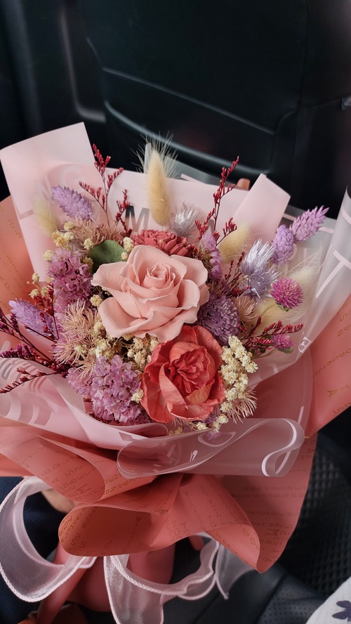 Velvet Baby Pink Immortal Rose Lover Bouquet with Card Bag - Shop esflower  Dried Flowers & Bouquets - Pinkoi