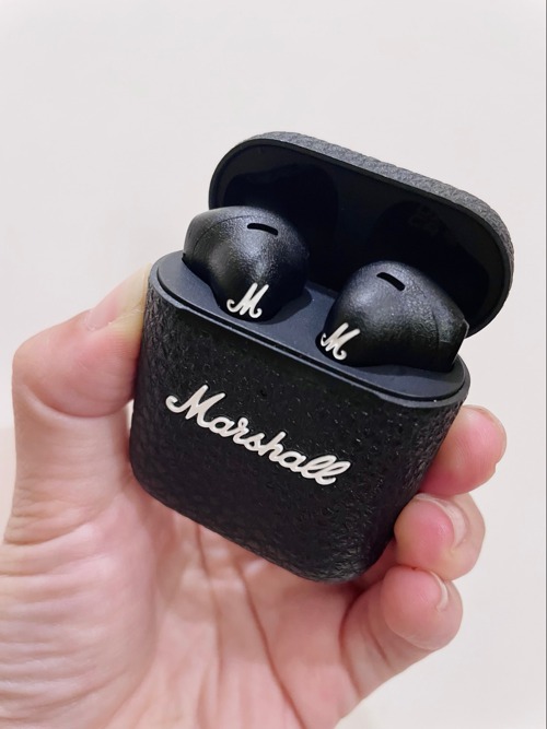 Marshall Minor III ブラック ワイヤレスヘッドホン Minor III earbuds offer 25h of wireless playtime & premium