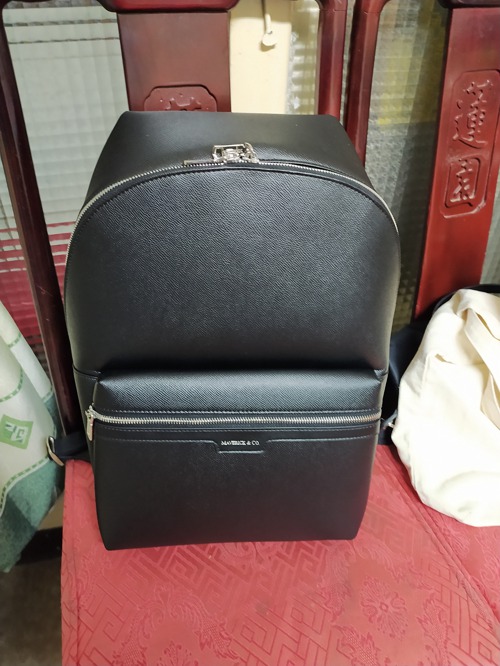 Maverick & Co. - Skyler 13 ’ Laptop RFID Protected Leather Unisex Business Camera and Lens Backpack Black