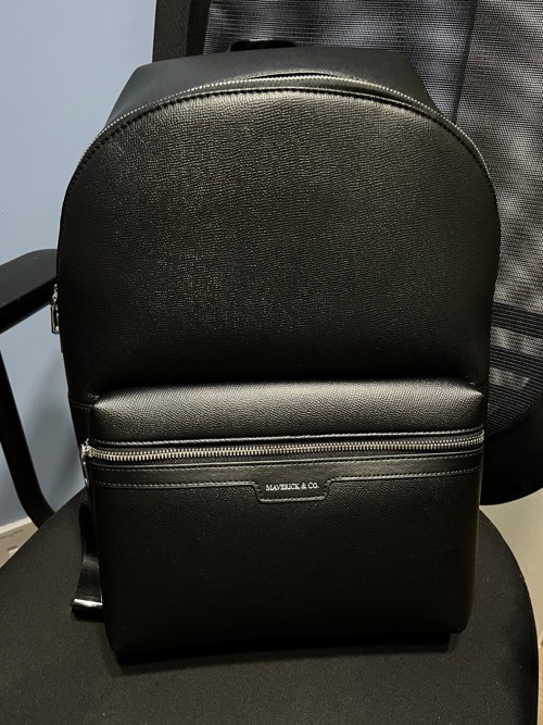 Maverick & Co. - Skyler 13 ’ Laptop RFID Protected Leather Unisex Business Camera and Lens Backpack Black