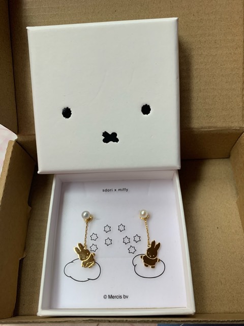 Pinkoi x miffy】ミッフィーとパールピアス ゴールド / ローズゴールド / シルバー - ショップ sdori ピアス・イヤリング -  Pinkoi