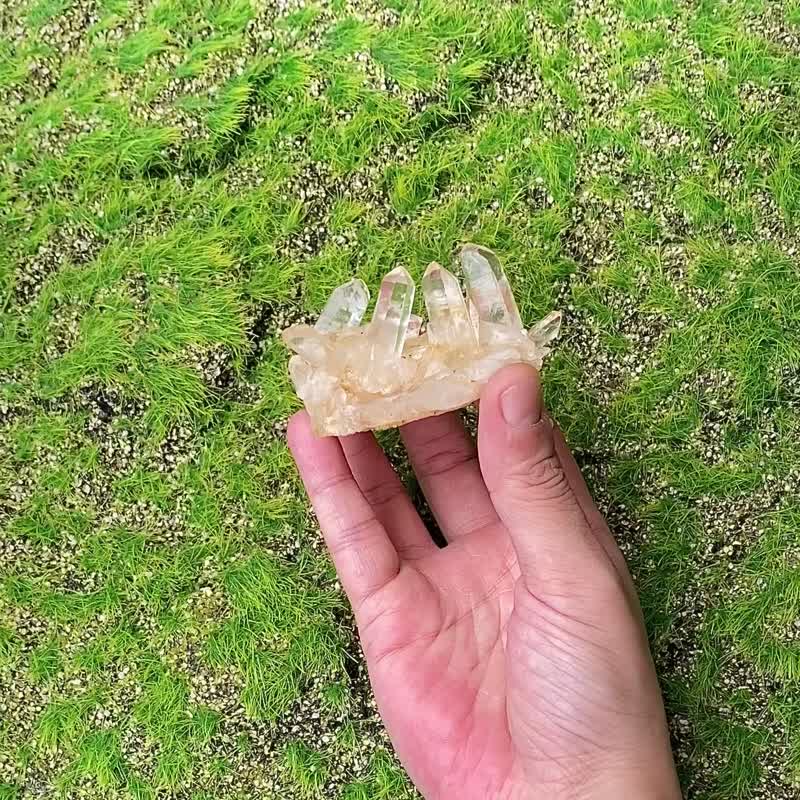 Natural raw mineral energy white crystal cluster healing and good luck degaussing bracelet fast shipping into the house gift - ของวางตกแต่ง - คริสตัล หลากหลายสี