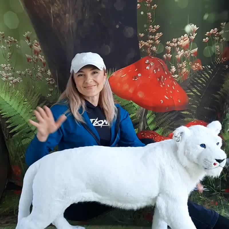 White lioness realistic toy. OOAK toy. Poseable toy. stuffed animals - 公仔/玩偶 - 其他材質 白色