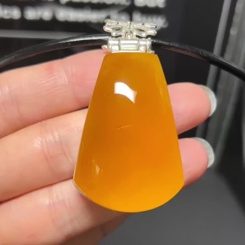 New European style, made in Poland. Natural Baltic amber pendant, Russian material, honey-like color, beautiful appearance. - สร้อยข้อมือ - คริสตัล 