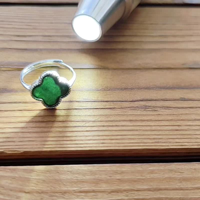 【親翠】天然翡翠 冰墨翠透燈簡單款幸運四葉草925純銀戒 - 戒指 - 玉石 黑色