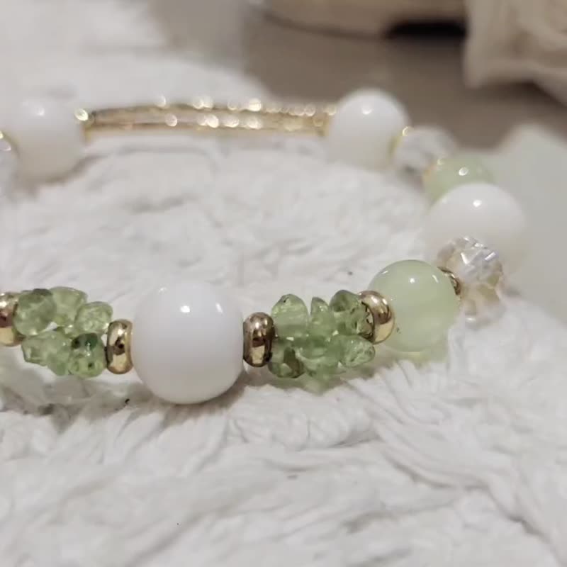 [Good popularity] Green light fulfills wishes/enhances interpersonal relationships/Dragon Palace relics/white crystal/ Stone/positive direction - Bracelets - Gemstone Green