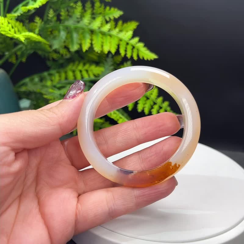 精品 溏心瑪瑙手镯 52MM 冰潤起剛白底飄一抹紅玉髓手環 鴻運當頭 - 手鍊/手環 - 半寶石 