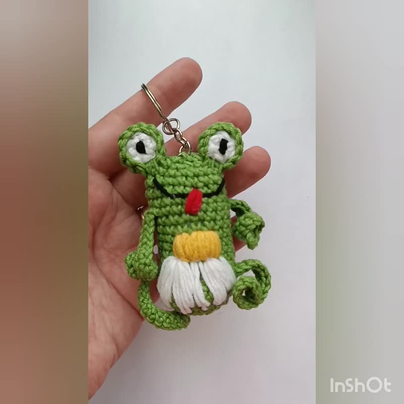 Frog keychain with camomile embroidery key case frog girl gifts - Keychains - Cotton & Hemp Green