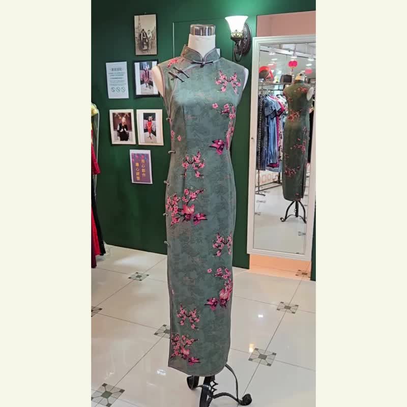 【VINTAGE 悅裳】新式改良復古旗袍  綠映紅梅長旗袍 - 旗袍/改良式旗袍 - 棉．麻 多色