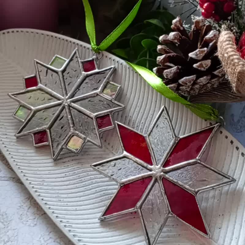 Set of 2 snowflake suncatchers, christmas ornaments, simple stained glass - 其他 - 玻璃 紅色
