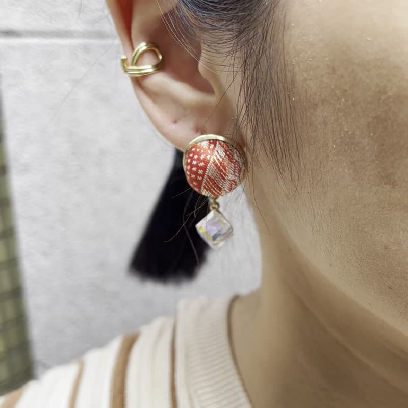 Double line twisted ear cuff - ต่างหู - วัสดุอื่นๆ สีทอง