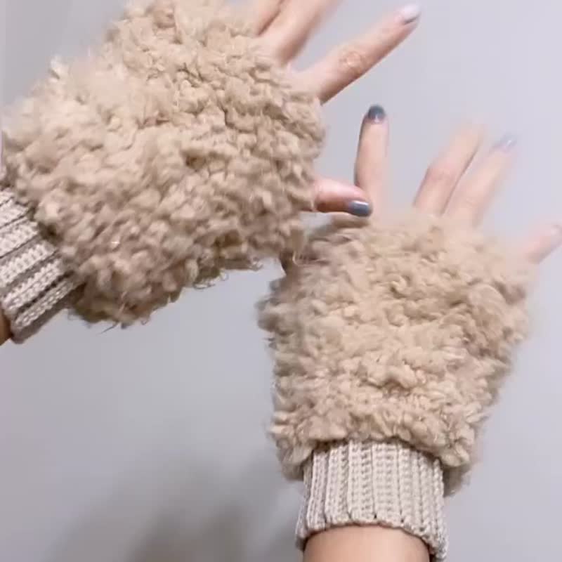 [gusta. Knitting Handmade] Crochet plush velvet fingerless gloves - Gloves & Mittens - Cotton & Hemp Multicolor