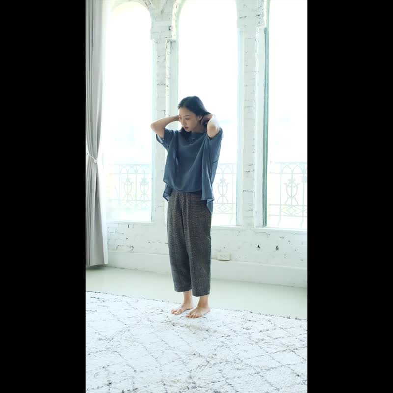 OMAKE 寬版縮袖側開衩上衣 / 慕斯布 灰藍 - 女上衣/長袖上衣 - 棉．麻 藍色