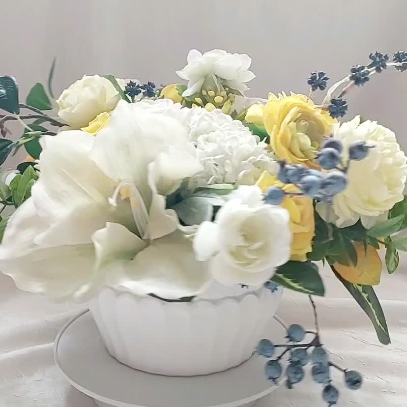 Artificial Flowers arrangement, Winter floral centerpiece, Lemon table décor - ตกแต่งต้นไม้ - วัสดุอื่นๆ สีเหลือง