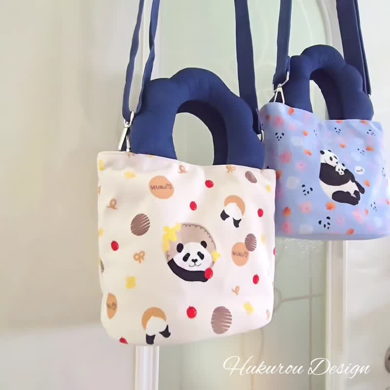 HUKUROU 手繪插畫雲朵手把包 | 母子熊貓玫瑰花園 現+預 - 側背包/斜背包 - 其他材質 