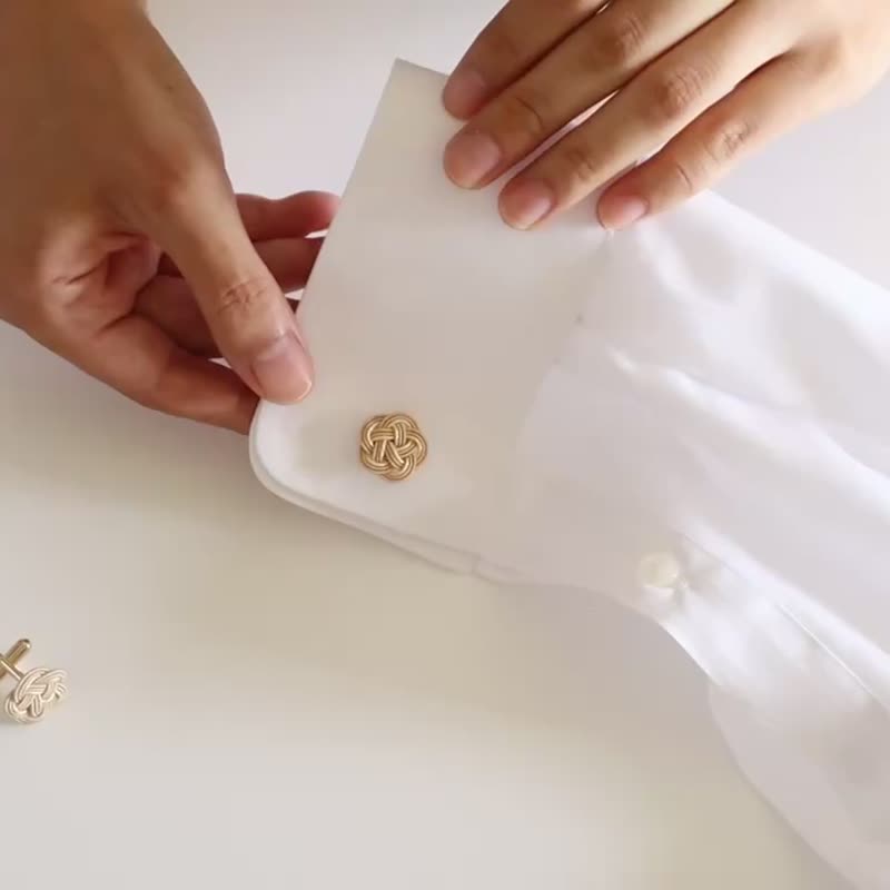 【gift】Mizuhiki cuffs button, Plum blossom / KOU/christmas - กระดุมข้อมือ - กระดาษ 